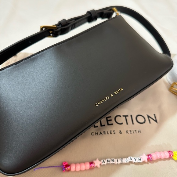 NWT Charles & Keith Gabine Leather Trapeze Shoulder Bag - Black, GENUINE LEATHER - Picture 3 of 12